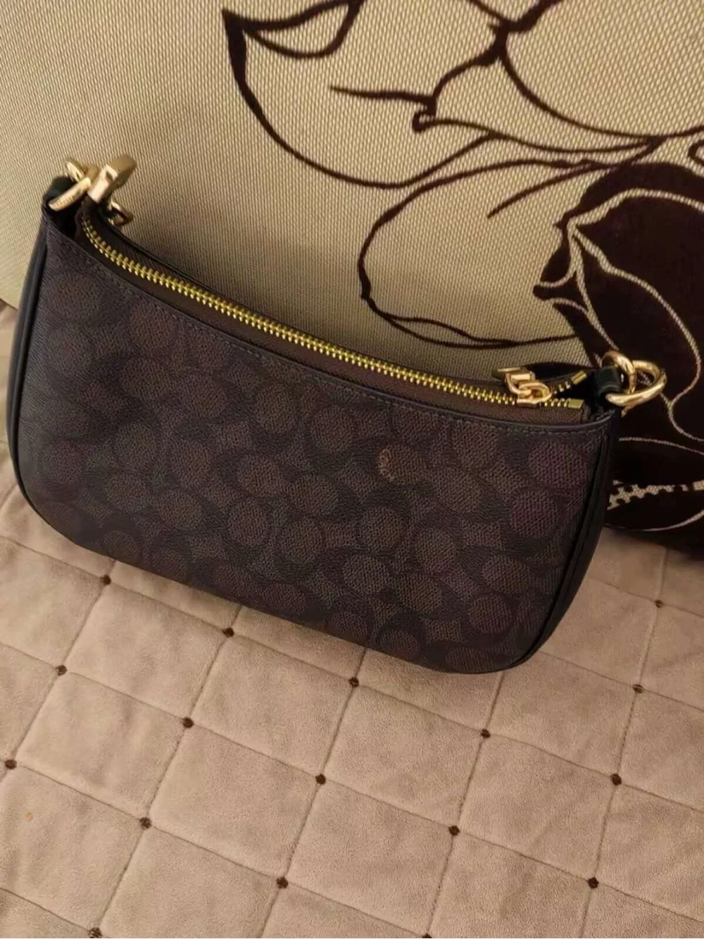 Coach compact shoulder